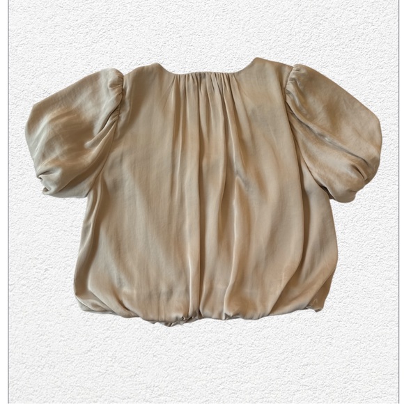 NWT ASTR The Label Bubble Hem Short Sleeve Top In Champagne Size: Small - Picture 9 of 11